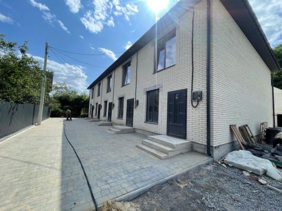 ТАУНХАУС кутовий  на Кореї Винница