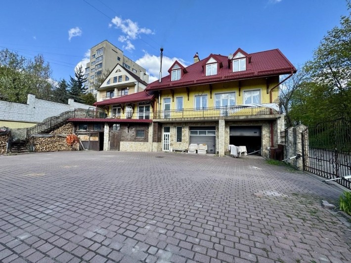 Будинок у ближньому центрі Львова + 6.73 сотки, 50 кВт, 2 гаражі - фото 1