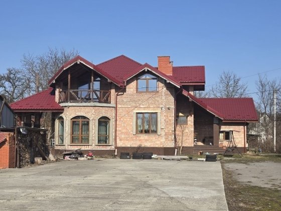 Продаж будинку в житловому стані з земельною ділянкою 35сот. у Львові Львов