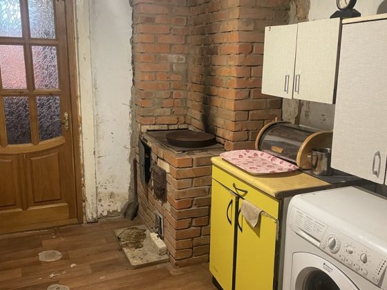 Продається частина домоволодіння  з гаражом  по вул.Бр.Міллер. Дніпро