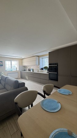 Продам двоповерховий будинок біля озера - фото 1