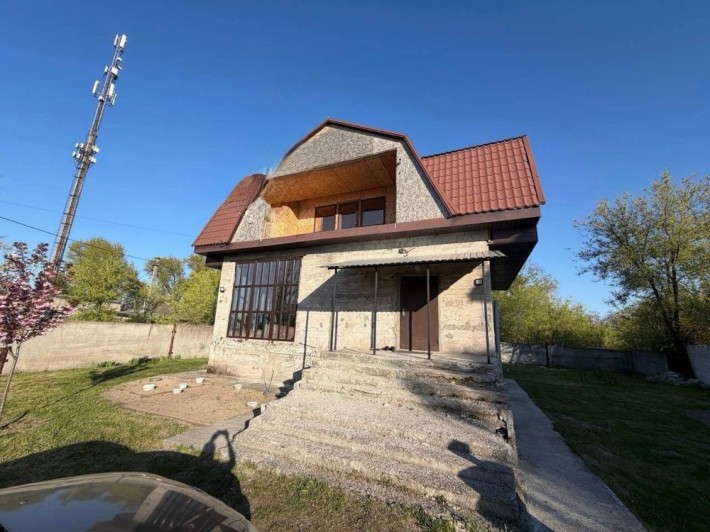 Дом 209 м² на ул. Передовая, участок 10 соток, 3 этажа, 5 комнат - фото 1