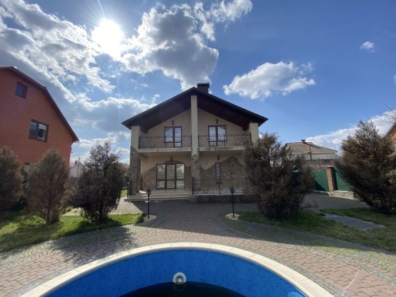 Ближні Зарванці, басейн, камін, гараж.