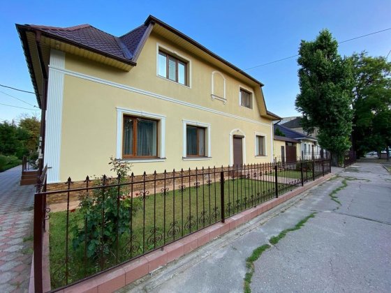 Добротный дом в центре