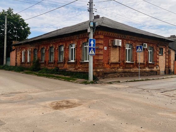 Велика частина будинку в Центрі міста 94,5 м.кв. під житло або бізнес, можливий продаж по державним  Кропивницький