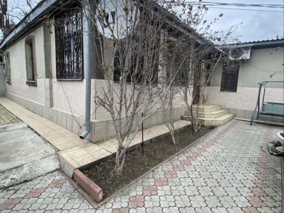 Продаю  4к будинок в Центрі