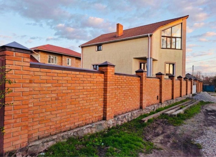 Будинок  176м² з ремонтом + цоколь (гараж/укриття) | 10 хв до центру - фото 1