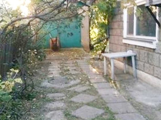 продам будинок 5 кімнат 80 м2,суміжний санвузол,9 соток приват землі,річка в городах,зупинка поруч Ц
