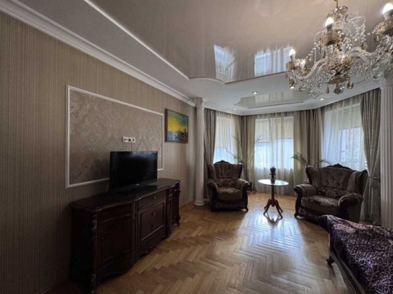 Продам просторный дом с авторским ремонтом вблизи Центра/Слободка