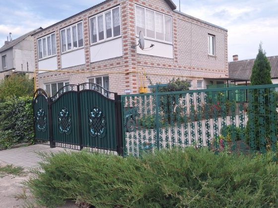 Продам добротний будинок  з житловим флігелем, та просторою земельною ділянкою Кропивницкий