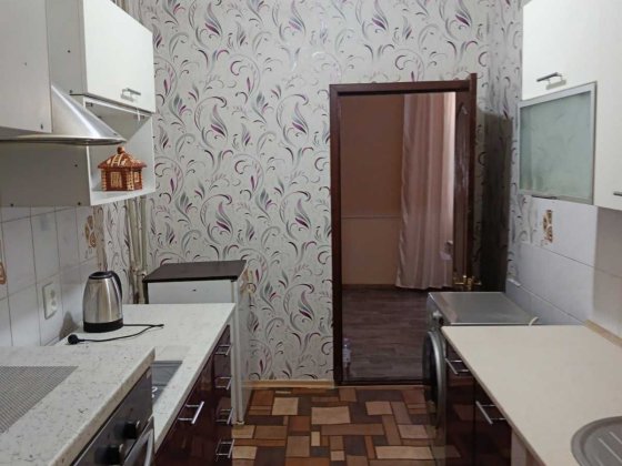 продам частину будинку 2 кімнати район ЛШМБ (БСМП) свіжий ремонт,заїзд для авто, навіс