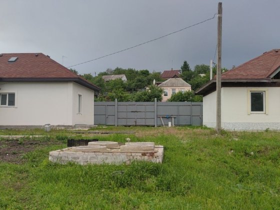Дом новострой поселок Высокий со своим прудом .