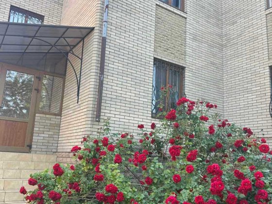 продается дом два этажа 350 квадратных метров район 8- й хлебзавод