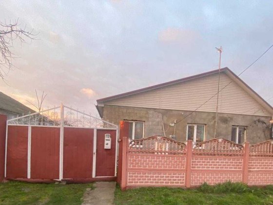 Продаю дім, з великим городом.