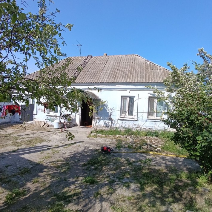 Продаю будинок 70 м.кв , пічне та газове опалення, дві окремі кімнати, - фото 1