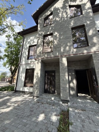 Продаю таунхаус з централізованими комунікаціями - фото 1