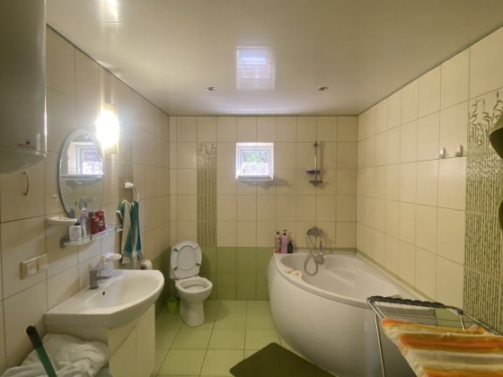 Продам 1/2 дома возле метро Х.Гора, 44 метра, 2 отдельные комнаты, все