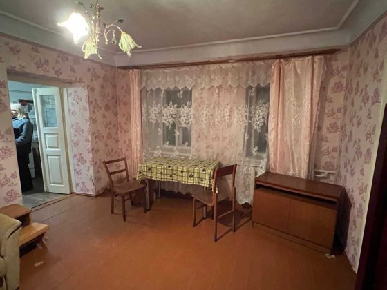 продам 2 кімнатну частину будинку,всі зручності,центральна каналізація,окремий двір,заїзд,Інгульськи Николаев