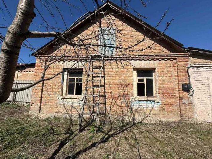 Півбудинку 40 кв. м + 3 сотки на тихій вулиці у с. Софіївська Борщагівка на вул. Заводській, 11 - фото 1