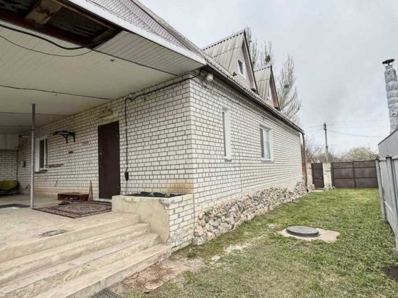 Продам капітальний 2-х поверховий житловий будинок, 10 хвилин від метро Індустріальна