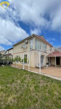Продам будинок з євроремонтом у Червоному Хуторі - фото 1