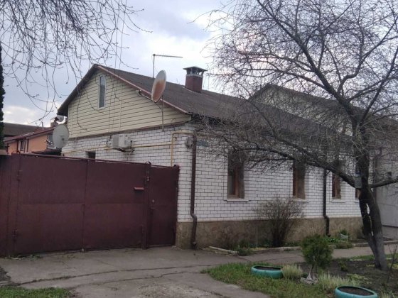 Продается пол дома в районе метро Киевская(10 мин,пешком)