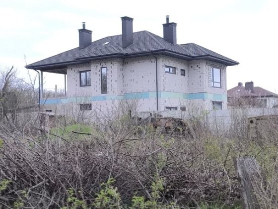 Пр-т. НАУКИ, 65!!! Новый дом!!! С красивым большим участком ! Шикарное расположение!