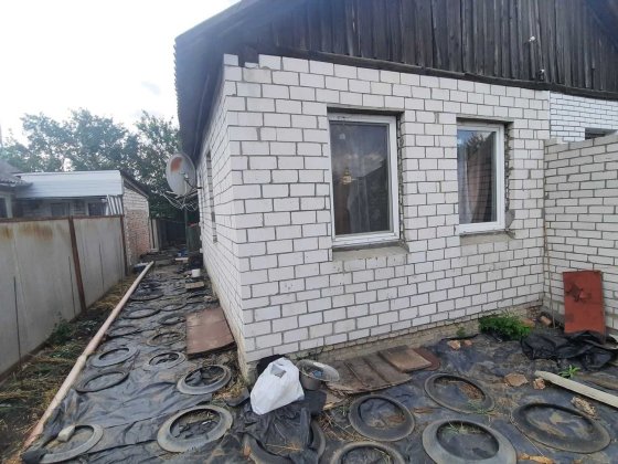 Продам часть дома со своим двором. Есть заезд для авто.