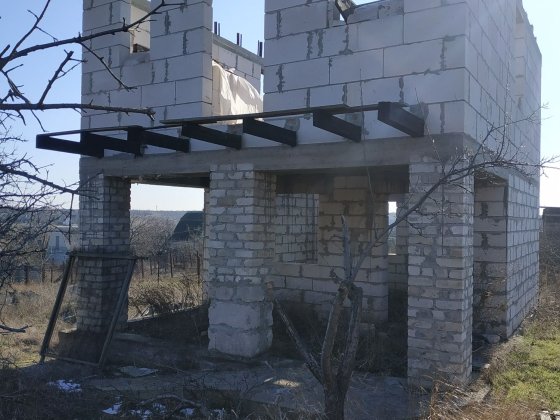 Продам дачний участок із постройкою