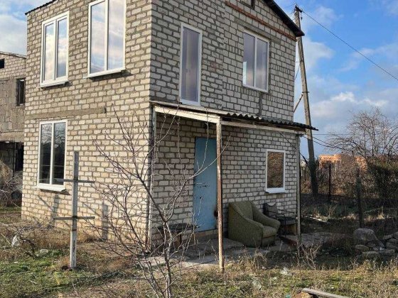 Продам  2-х эт. дачу с приватизированным участком за  Матвеевкой