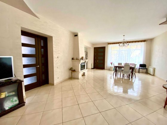 Продаж будинок 300м, ремонт, басейн, сауна, закрита територія, Ракетка