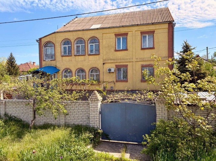 РОЗКІШНИЙ СІМЕЙНИЙ БУДИНОК БІЛЯ РІЧКИ В РАЙОНІ КАЗАРСЬКОГО - фото 1