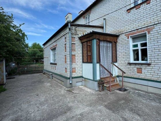 ЭКСКЛЮЗИВ!!! Продам просторный дом с раздельными комнатами на Лысой горе в 10 мин. от остановки.