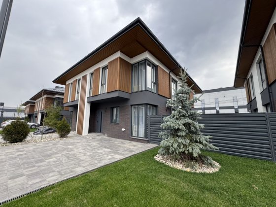 БЕЗ КОМІСІЇ 82м2 з ремонтом та меблями в КМ Garden Village Petropavlivka