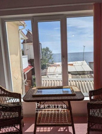 Будинок біля МОРЯ в Одесі! 3 кімнати Прямий вид моря, тераса 15м², 2 сотки, парковка на 2 авто. 10 к - фото 1