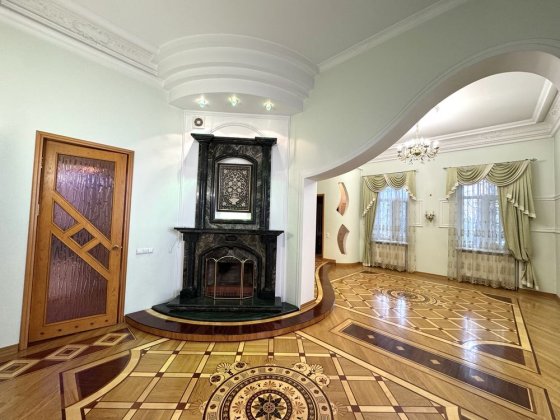 Продажа части дома в центре со своим фасадным входом