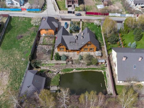 Борщаговка. Шикарное имение от хозяина. 380 м2, своё озеро. 24 сотки