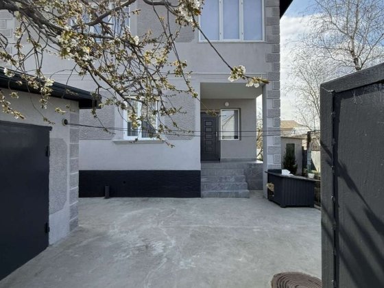 Продам дом с ремонтом в Одессе. 5 соток земли,  подвал Одеса