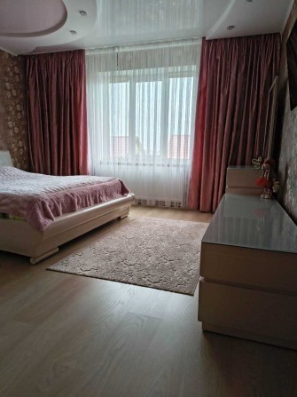 Продам 2-эт. дом 146 м² с гаражом и городскими коммуникациями - фото 1