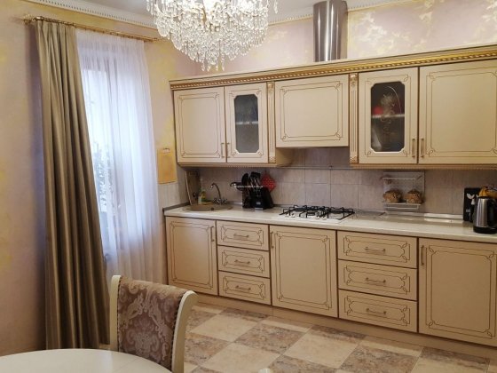 Hg Продам 2х этажный дом рн Місто