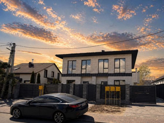 Продам будинок з підвалом дві хвилини пішки до Першого Ліцею без комісії Петропавлівська Борщагівка