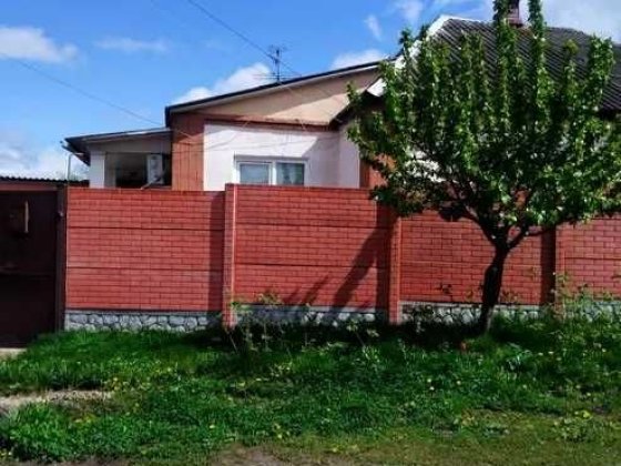Продам свой уютный благоустроенный дом, 1/2 часть, площадью 75 метра .Дом - 3 комнаты. Харків