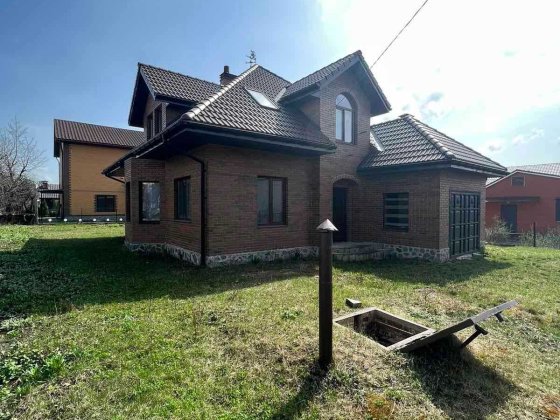Продам новый дом 138м2 с приватизированным участком 9 соток.