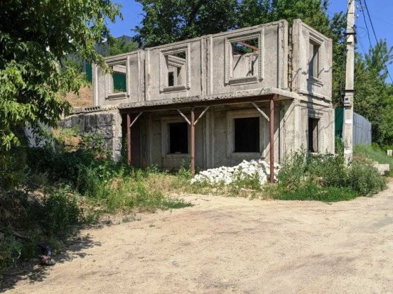Продам незавершений новобуд під Хостел в районі вул. Клочківській