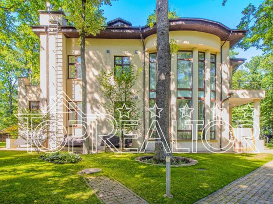 Елітний будинок у к.м. Park House з 13-метровим басейном