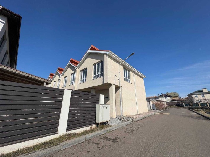 В продажу таунхаус біля моря ,в районі Совіньйону - фото 1