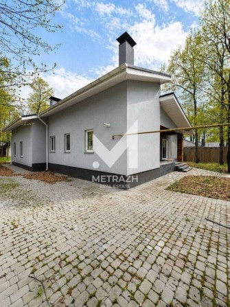 Продам шикарный дом в коттеджном поселке Лесное! Дизайнерский ремонт! (5565) - фото 1