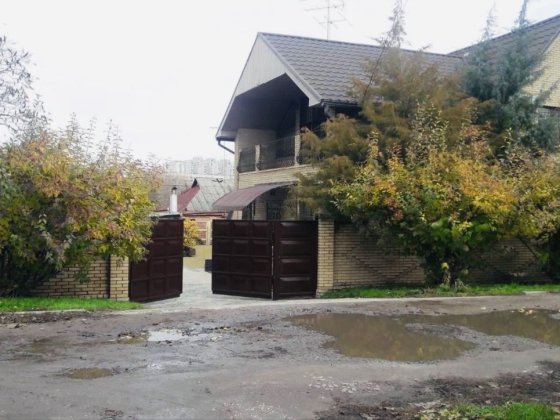 Дом в 602 м-не Салтовки. Новой постройки.180 м2.Старт-152000$. Торг