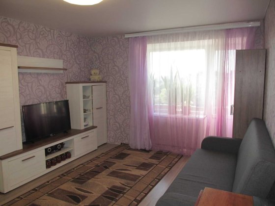 Продам 1 кім. квартиру по пр.Соборному (р-н Центру зайнятості) або обміняю її на 3-ьох кім. квартиру Олександрія