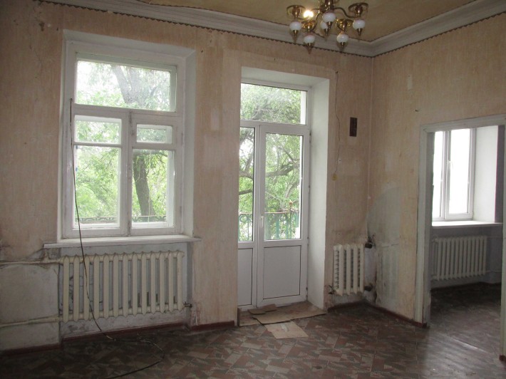 Продам 3 кімнатну квартиру (сталінка) на пл. Покровській ( р-н Маркетопту - Світу вин ) - фото 1